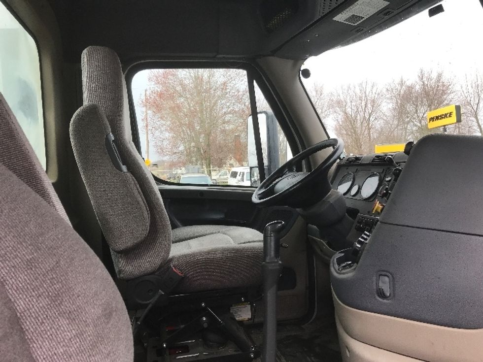 Day Cab Tractor-Heavy Duty Tractors-Freightliner-2019-Cascadia 12564ST-Canton-OH-548,834\n\t\tmiles-$ 28,250 - Image 14