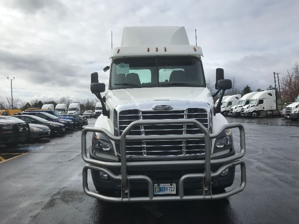 Day Cab Tractor-Heavy Duty Tractors-Freightliner-2019-Cascadia 12564ST-Canton-OH-548,834\n\t\tmiles-$ 28,250 - Image 2