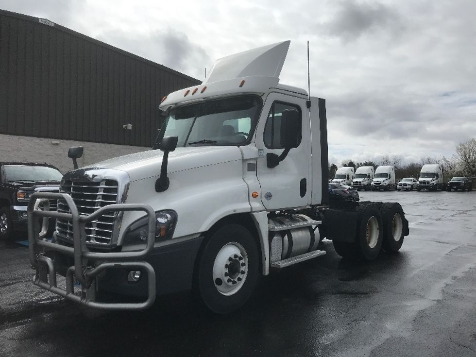 Day Cab Tractor-Heavy Duty Tractors-Freightliner-2019-Cascadia 12564ST-Canton-OH-548,834\n\t\tmiles-$ 28,250 - Image 3