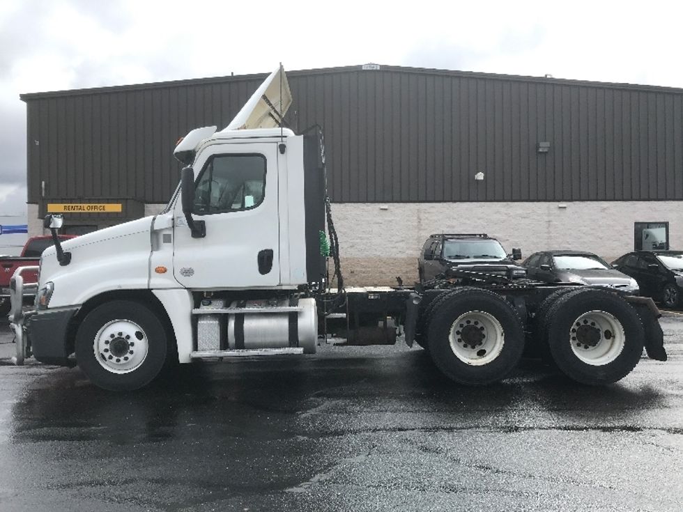Day Cab Tractor-Heavy Duty Tractors-Freightliner-2019-Cascadia 12564ST-Canton-OH-548,834\n\t\tmiles-$ 28,250 - Image 4