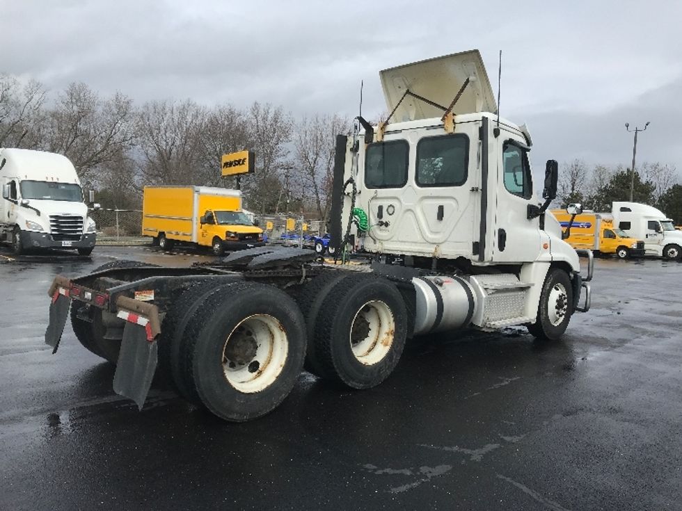 Day Cab Tractor-Heavy Duty Tractors-Freightliner-2019-Cascadia 12564ST-Canton-OH-548,834\n\t\tmiles-$ 28,250 - Image 7