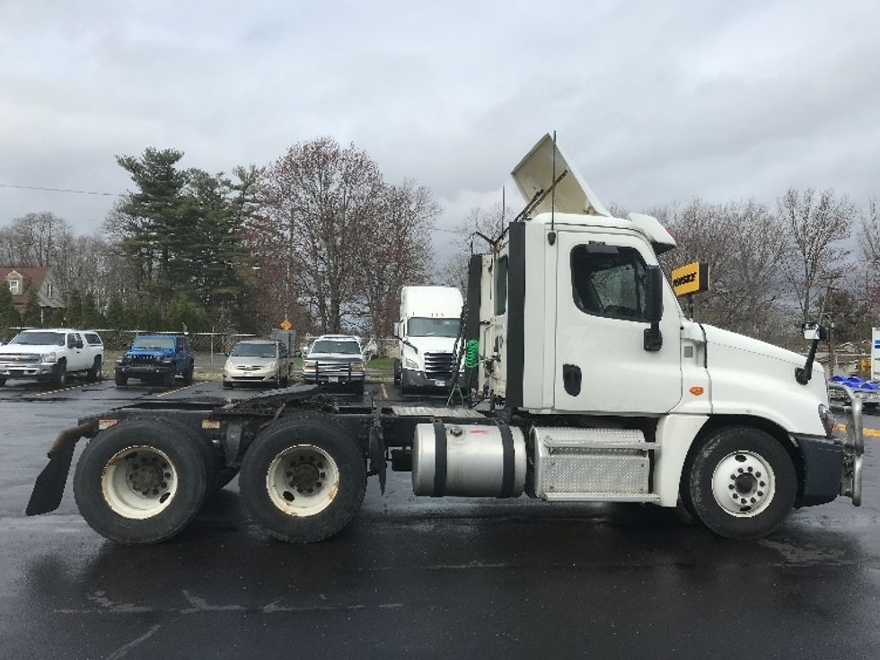 Day Cab Tractor-Heavy Duty Tractors-Freightliner-2019-Cascadia 12564ST-Canton-OH-548,834\n\t\tmiles-$ 28,250 - Image 8