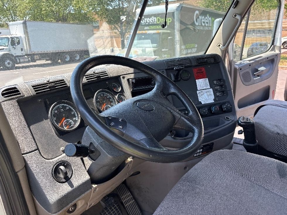 Day Cab Tractor-Heavy Duty Tractors-Freightliner-2019-Cascadia 12564ST-Capitol Heights-MD-153,444\n\t\tmiles-$ 40,500 - Image 10