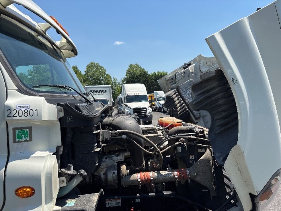Day Cab Tractor-Heavy Duty Tractors-Freightliner-2019-Cascadia 12564ST-Capitol Heights-MD-153,444\n\t\tmiles-$ 40,500 - Image 15