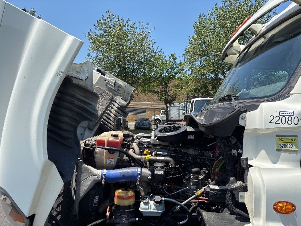 Day Cab Tractor-Heavy Duty Tractors-Freightliner-2019-Cascadia 12564ST-Capitol Heights-MD-153,444\n\t\tmiles-$ 40,500 - Image 16