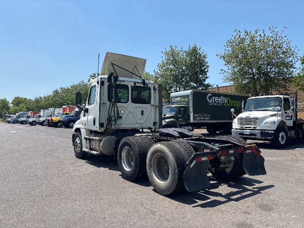 Day Cab Tractor-Heavy Duty Tractors-Freightliner-2019-Cascadia 12564ST-Capitol Heights-MD-153,444\n\t\tmiles-$ 40,500 - Image 5