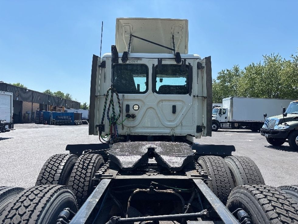Day Cab Tractor-Heavy Duty Tractors-Freightliner-2019-Cascadia 12564ST-Capitol Heights-MD-153,444\n\t\tmiles-$ 40,500 - Image 6
