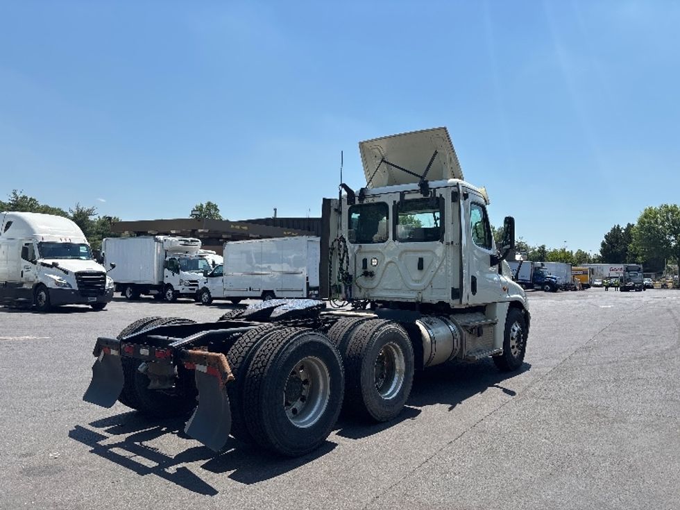 Day Cab Tractor-Heavy Duty Tractors-Freightliner-2019-Cascadia 12564ST-Capitol Heights-MD-153,444\n\t\tmiles-$ 40,500 - Image 7