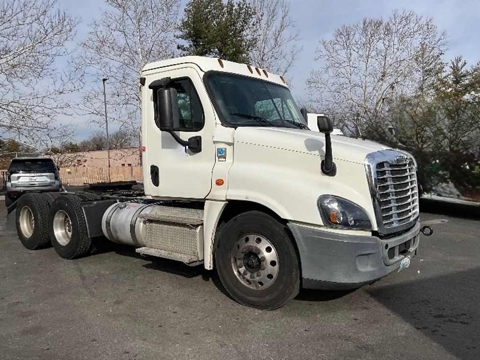 Day Cab Tractor-Heavy Duty Tractors-Freightliner-2019-Cascadia 12564ST-Capitol Heights-MD-230,990\n\t\tmiles-$ 43,750 - Image 1