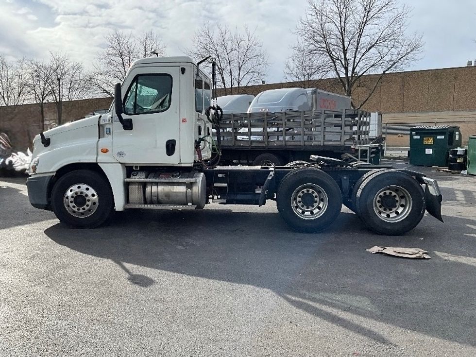 Day Cab Tractor-Heavy Duty Tractors-Freightliner-2019-Cascadia 12564ST-Capitol Heights-MD-230,990\n\t\tmiles-$ 43,750 - Image 4