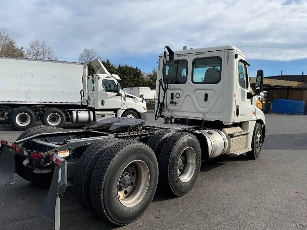 Day Cab Tractor-Heavy Duty Tractors-Freightliner-2019-Cascadia 12564ST-Capitol Heights-MD-230,990\n\t\tmiles-$ 43,750 - Image 7