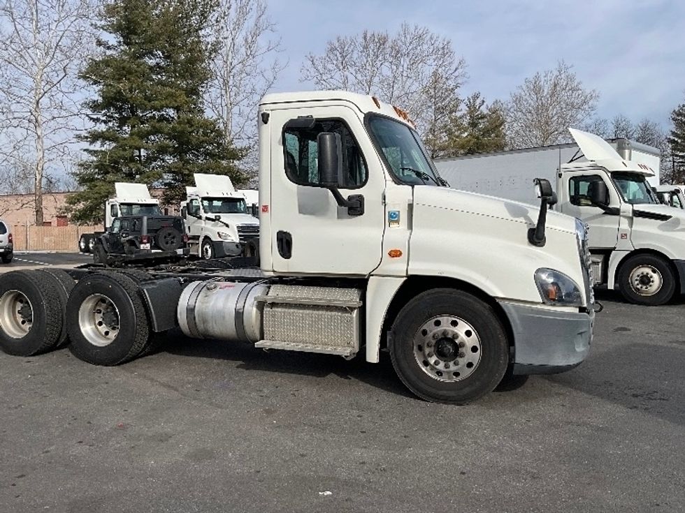Day Cab Tractor-Heavy Duty Tractors-Freightliner-2019-Cascadia 12564ST-Capitol Heights-MD-230,990\n\t\tmiles-$ 43,750 - Image 8