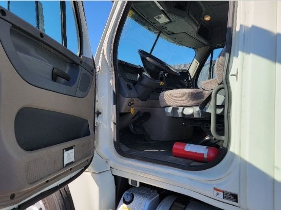 Day Cab Tractor-Heavy Duty Tractors-Freightliner-2019-Cascadia 12564ST-Capitol Heights-MD-230,990\n\t\tmiles-$ 43,750 - Image 9