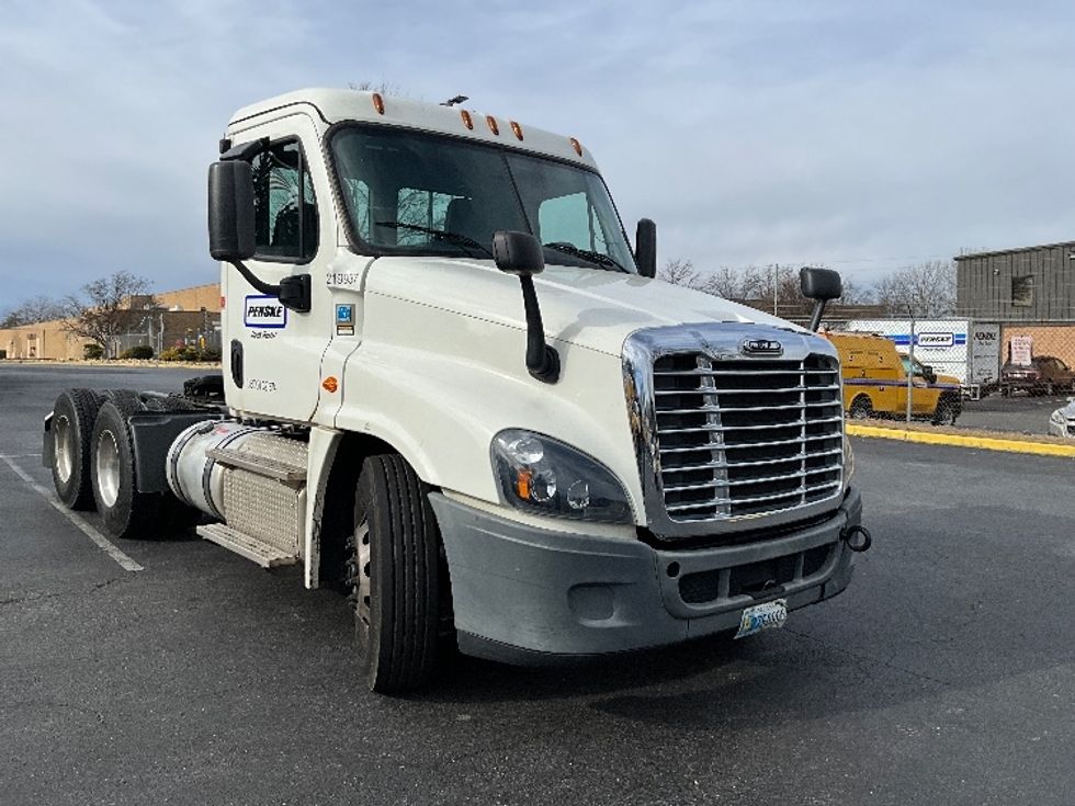 Day Cab Tractor-Heavy Duty Tractors-Freightliner-2019-Cascadia 12564ST-Capitol Heights-MD-236,479\n\t\tmiles-$ 44,500 - Image 1