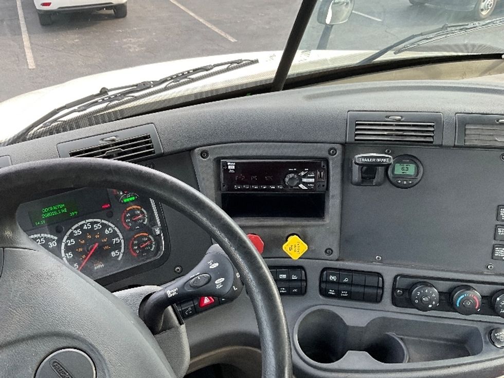 Day Cab Tractor-Heavy Duty Tractors-Freightliner-2019-Cascadia 12564ST-Capitol Heights-MD-236,479\n\t\tmiles-$ 44,500 - Image 11