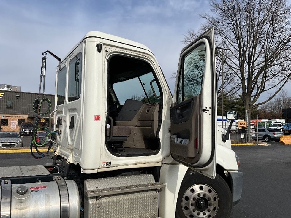 Day Cab Tractor-Heavy Duty Tractors-Freightliner-2019-Cascadia 12564ST-Capitol Heights-MD-236,479\n\t\tmiles-$ 44,500 - Image 14