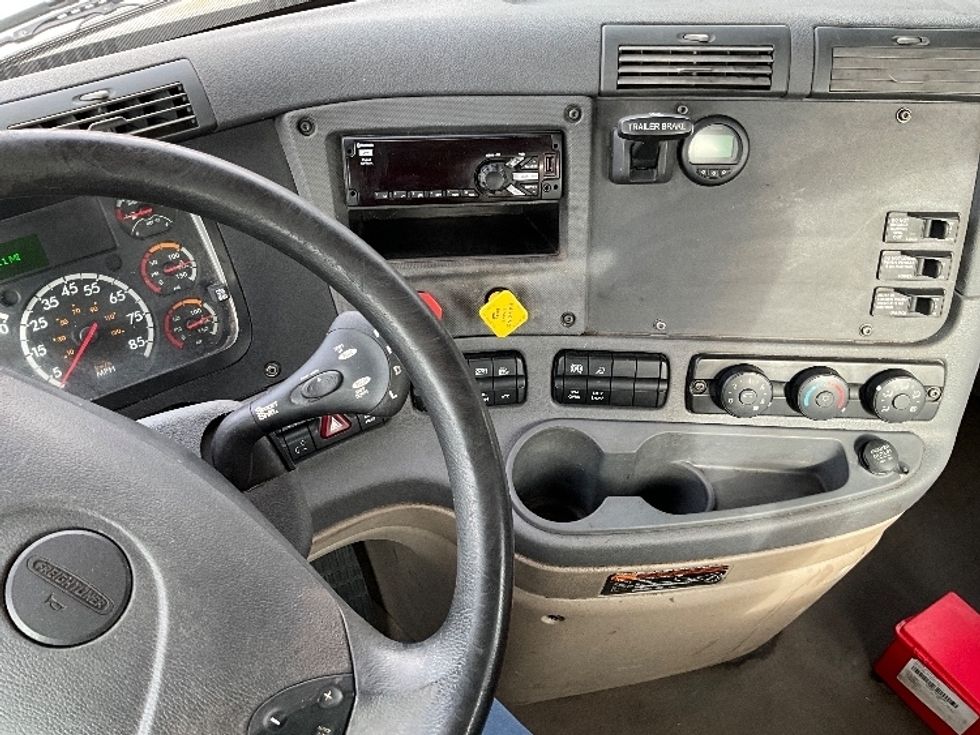 Day Cab Tractor-Heavy Duty Tractors-Freightliner-2019-Cascadia 12564ST-Capitol Heights-MD-238,178\n\t\tmiles-$ 43,500 - Image 10