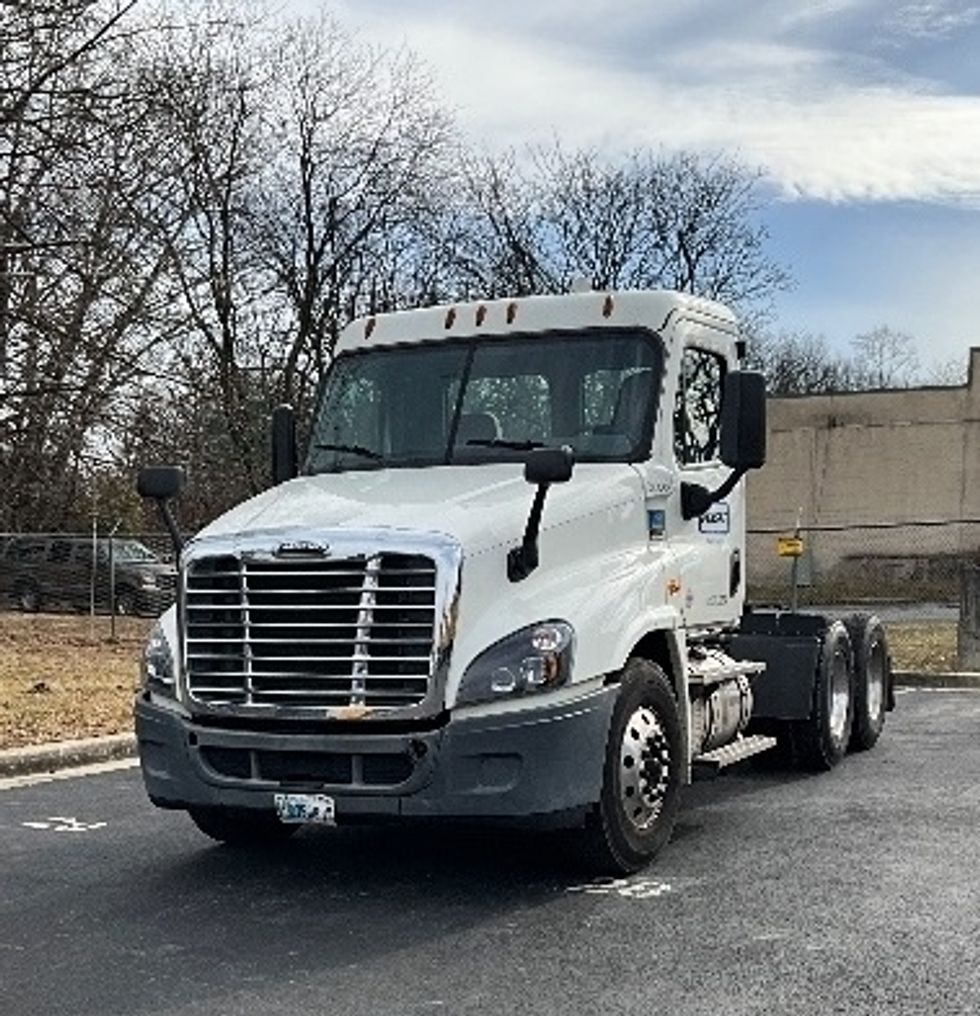 Day Cab Tractor-Heavy Duty Tractors-Freightliner-2019-Cascadia 12564ST-Capitol Heights-MD-238,178\n\t\tmiles-$ 43,500 - Image 3