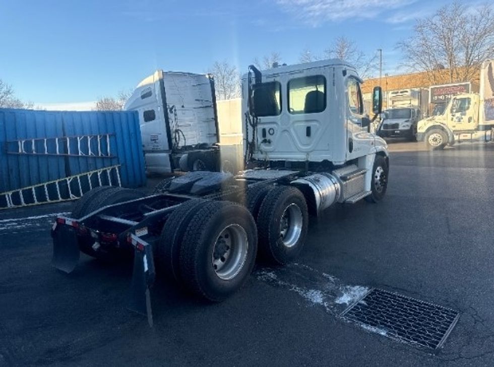 Day Cab Tractor-Heavy Duty Tractors-Freightliner-2019-Cascadia 12564ST-Capitol Heights-MD-238,178\n\t\tmiles-$ 43,500 - Image 7