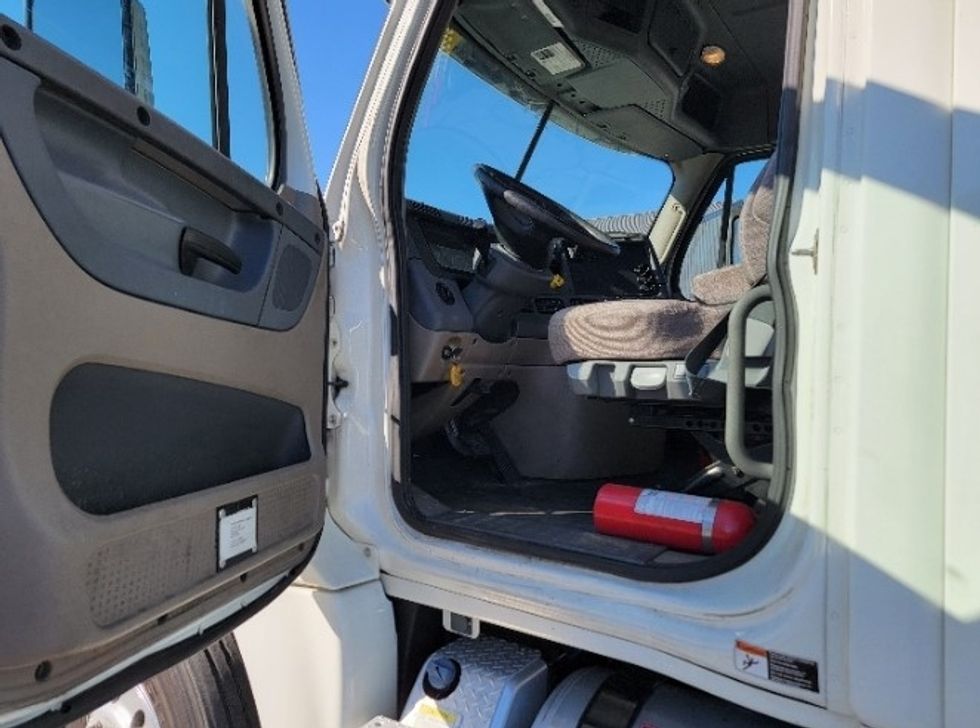 Day Cab Tractor-Heavy Duty Tractors-Freightliner-2019-Cascadia 12564ST-Capitol Heights-MD-238,178\n\t\tmiles-$ 43,500 - Image 8