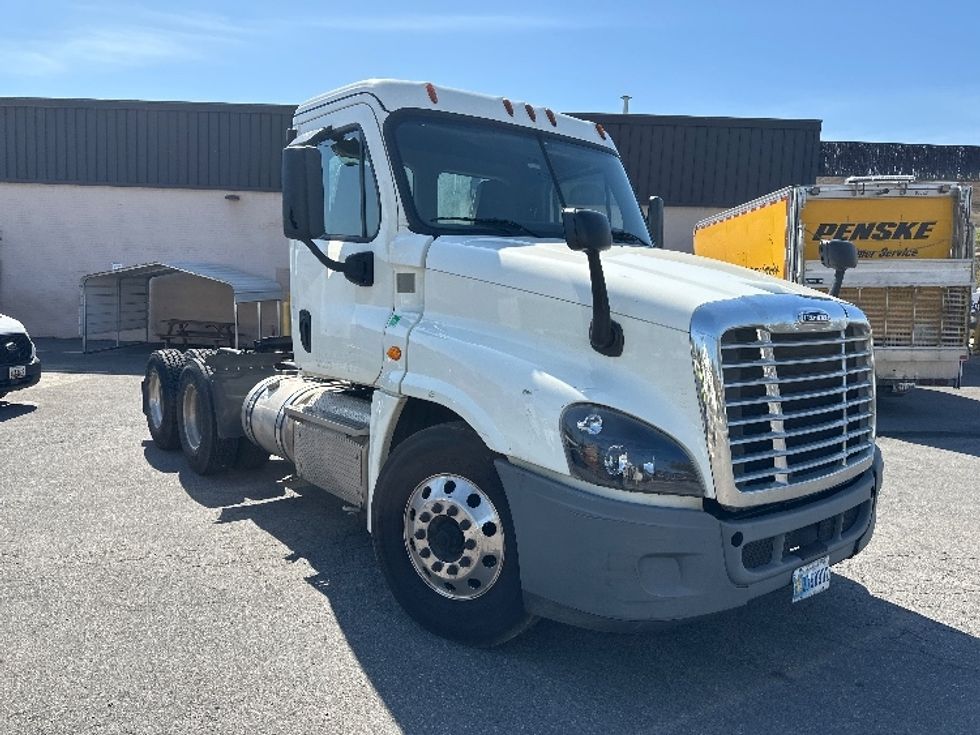 Day Cab Tractor-Heavy Duty Tractors-Freightliner-2019-Cascadia 12564ST-Capitol Heights-MD-239,652\n\t\tmiles-$ 44,250 - Image 1