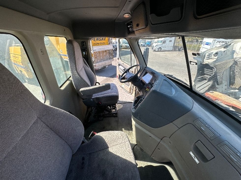 Day Cab Tractor-Heavy Duty Tractors-Freightliner-2019-Cascadia 12564ST-Capitol Heights-MD-239,652\n\t\tmiles-$ 44,250 - Image 14