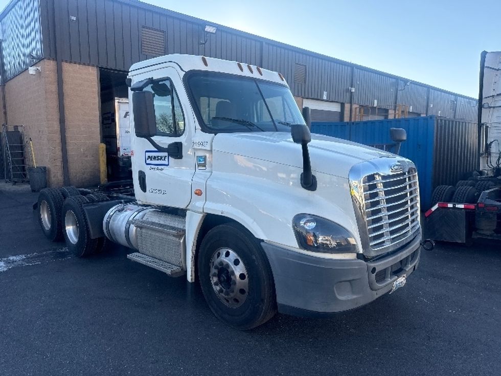 Day Cab Tractor-Heavy Duty Tractors-Freightliner-2019-Cascadia 12564ST-Capitol Heights-MD-242,834\n\t\tmiles-$ 44,250 - Image 1