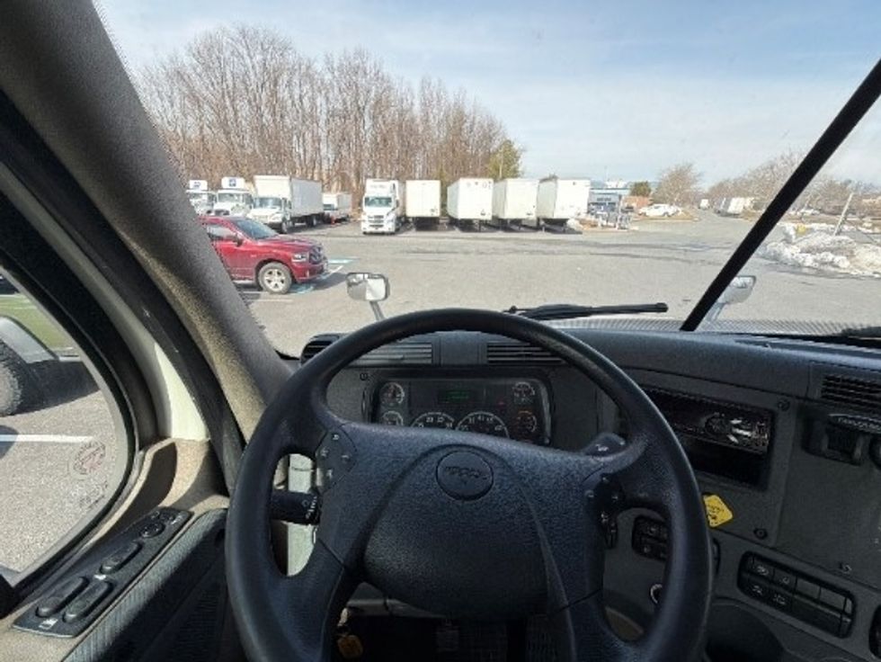 Day Cab Tractor-Heavy Duty Tractors-Freightliner-2019-Cascadia 12564ST-Capitol Heights-MD-242,834\n\t\tmiles-$ 44,250 - Image 13