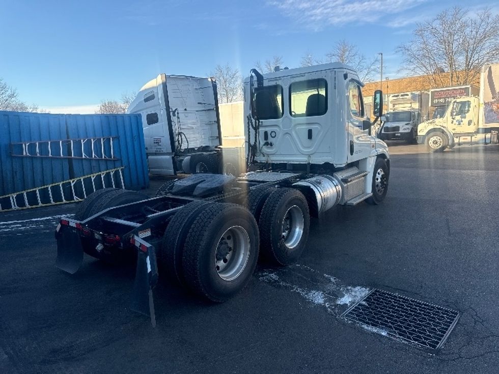 Day Cab Tractor-Heavy Duty Tractors-Freightliner-2019-Cascadia 12564ST-Capitol Heights-MD-242,834\n\t\tmiles-$ 44,250 - Image 7