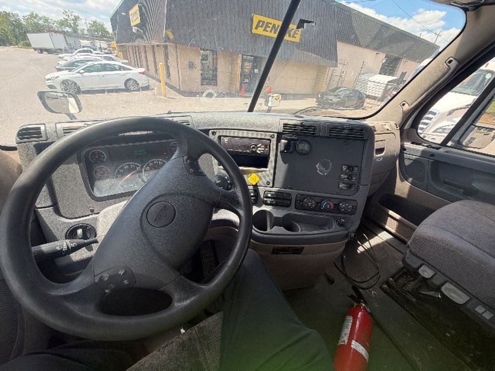 Day Cab Tractor-Heavy Duty Tractors-Freightliner-2019-Cascadia 12564ST-Capitol Heights-MD-245,560\n\t\tmiles-$ 45,250 - Image 10