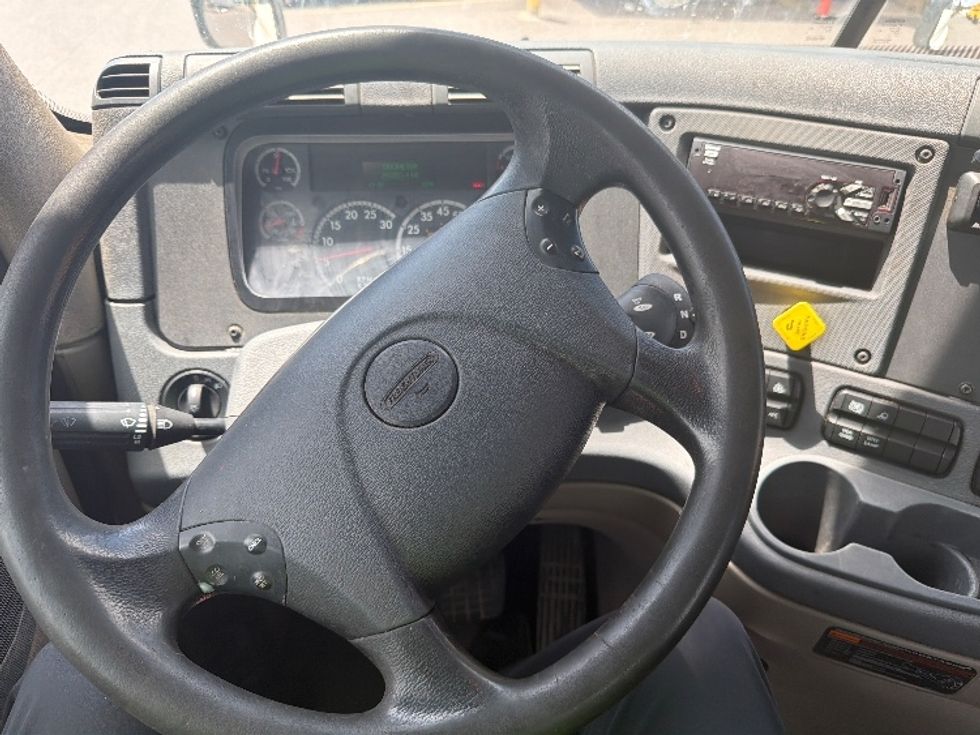 Day Cab Tractor-Heavy Duty Tractors-Freightliner-2019-Cascadia 12564ST-Capitol Heights-MD-245,560\n\t\tmiles-$ 45,250 - Image 11