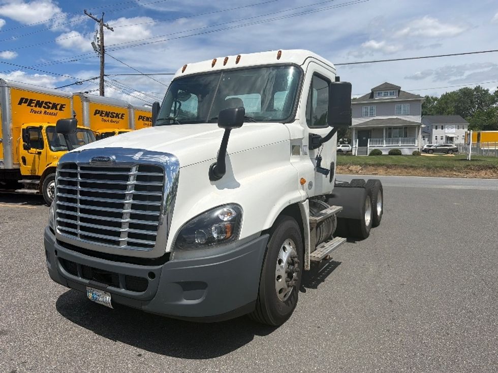 Day Cab Tractor-Heavy Duty Tractors-Freightliner-2019-Cascadia 12564ST-Capitol Heights-MD-245,560\n\t\tmiles-$ 45,250 - Image 3