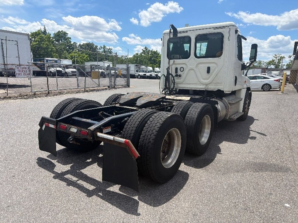 Day Cab Tractor-Heavy Duty Tractors-Freightliner-2019-Cascadia 12564ST-Capitol Heights-MD-245,560\n\t\tmiles-$ 45,250 - Image 7
