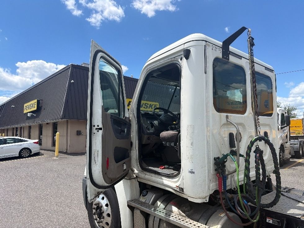 Day Cab Tractor-Heavy Duty Tractors-Freightliner-2019-Cascadia 12564ST-Capitol Heights-MD-245,560\n\t\tmiles-$ 45,250 - Image 9