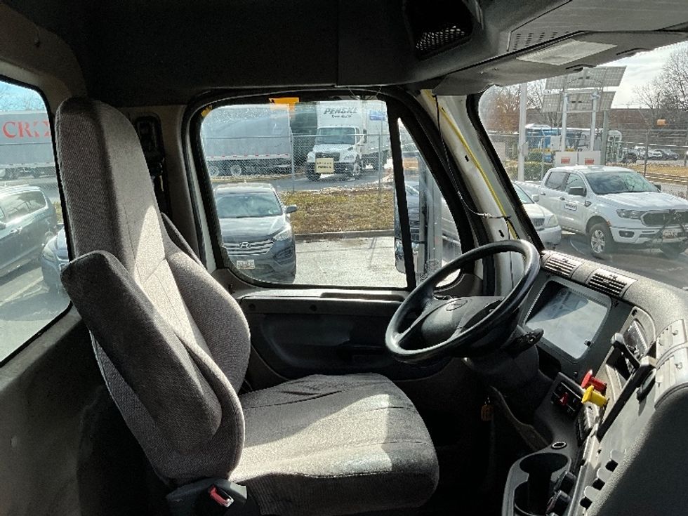 Day Cab Tractor-Heavy Duty Tractors-Freightliner-2019-Cascadia 12564ST-Capitol Heights-MD-256,208\n\t\tmiles-$ 43,500 - Image 14