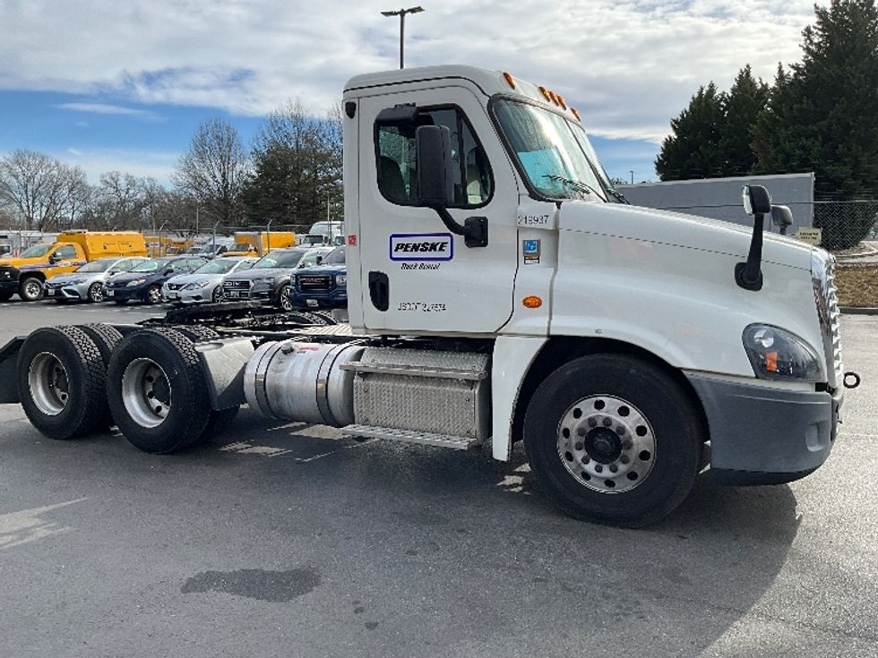 Day Cab Tractor-Heavy Duty Tractors-Freightliner-2019-Cascadia 12564ST-Capitol Heights-MD-256,208\n\t\tmiles-$ 43,500 - Image 8