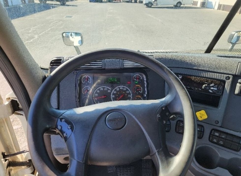 Day Cab Tractor-Heavy Duty Tractors-Freightliner-2019-Cascadia 12564ST-Capitol Heights-MD-258,164\n\t\tmiles-$ 42,500 - Image 11