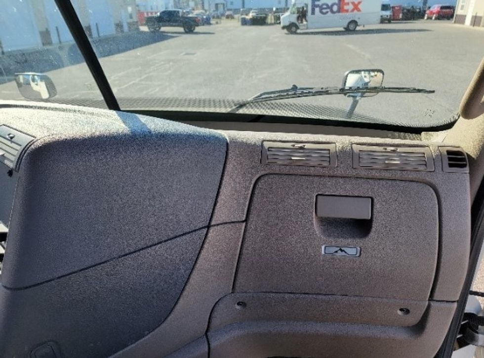 Day Cab Tractor-Heavy Duty Tractors-Freightliner-2019-Cascadia 12564ST-Capitol Heights-MD-258,164\n\t\tmiles-$ 42,500 - Image 13