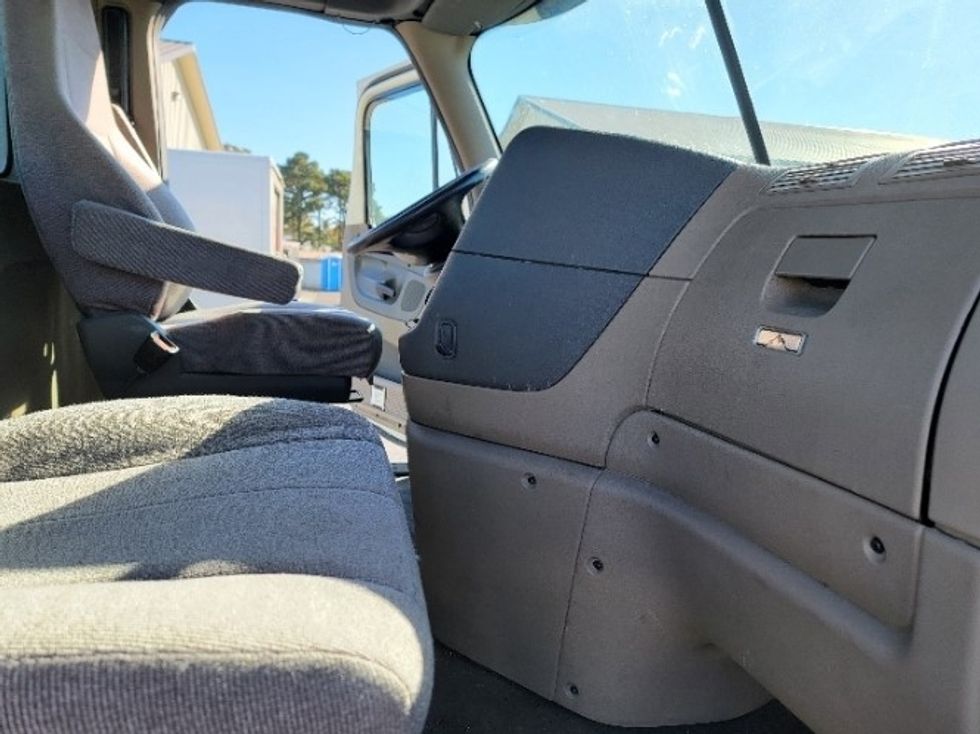 Day Cab Tractor-Heavy Duty Tractors-Freightliner-2019-Cascadia 12564ST-Capitol Heights-MD-258,164\n\t\tmiles-$ 42,500 - Image 14