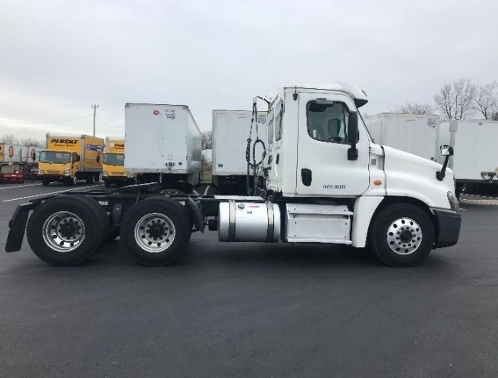 Day Cab Tractor-Heavy Duty Tractors-Freightliner-2019-Cascadia 12564ST-Capitol Heights-MD-258,164\n\t\tmiles-$ 42,500 - Image 8
