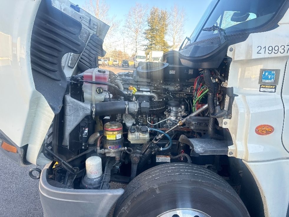 Day Cab Tractor-Heavy Duty Tractors-Freightliner-2019-Cascadia 12564ST-Capitol Heights-MD-268,952\n\t\tmiles-$ 43,000 - Image 15