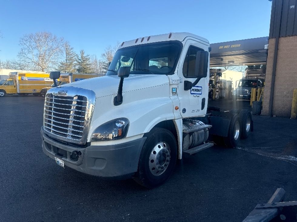 Day Cab Tractor-Heavy Duty Tractors-Freightliner-2019-Cascadia 12564ST-Capitol Heights-MD-268,952\n\t\tmiles-$ 43,000 - Image 3