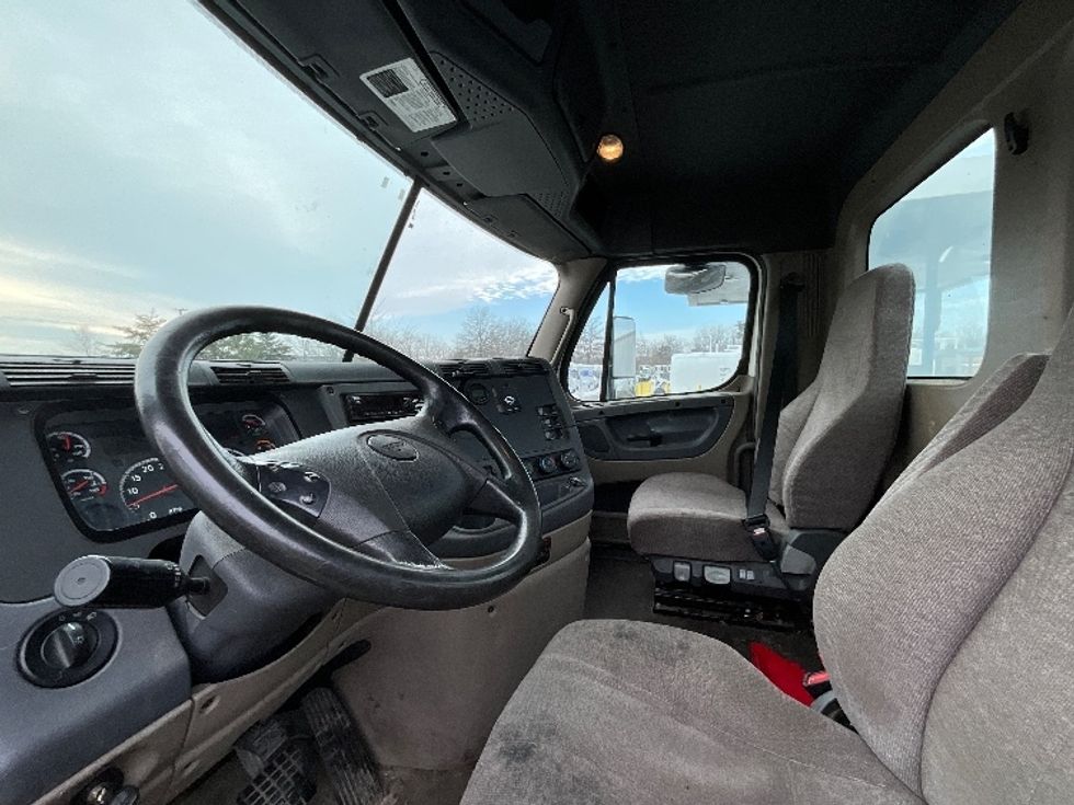 Day Cab Tractor-Heavy Duty Tractors-Freightliner-2019-Cascadia 12564ST-Capitol Heights-MD-273,328\n\t\tmiles-$ 41,750 - Image 10