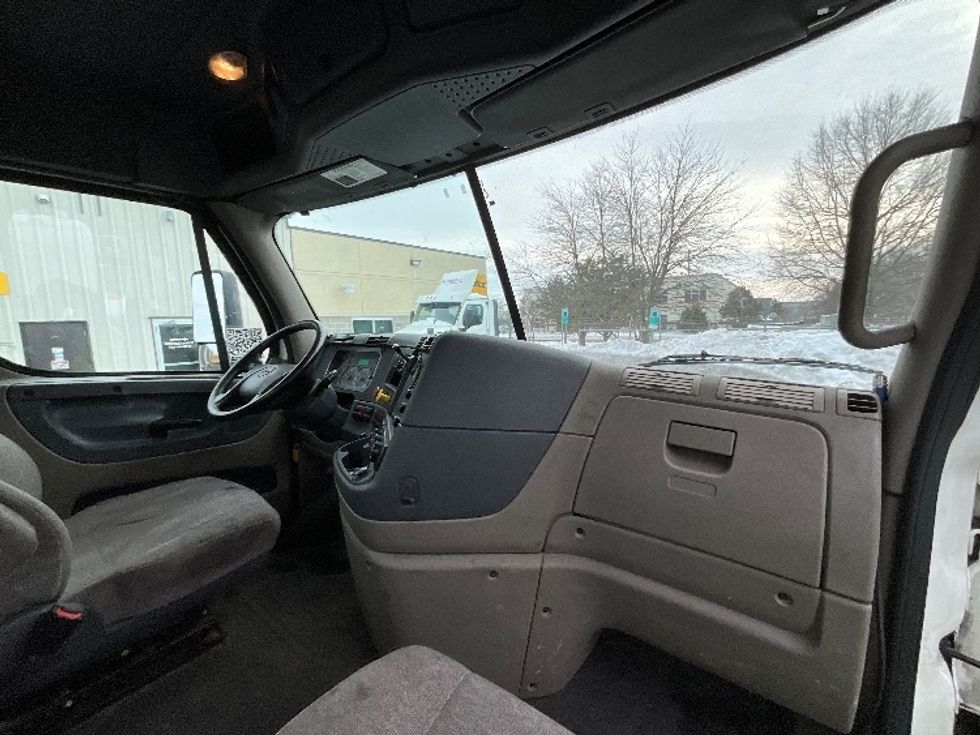 Day Cab Tractor-Heavy Duty Tractors-Freightliner-2019-Cascadia 12564ST-Capitol Heights-MD-273,328\n\t\tmiles-$ 41,750 - Image 13