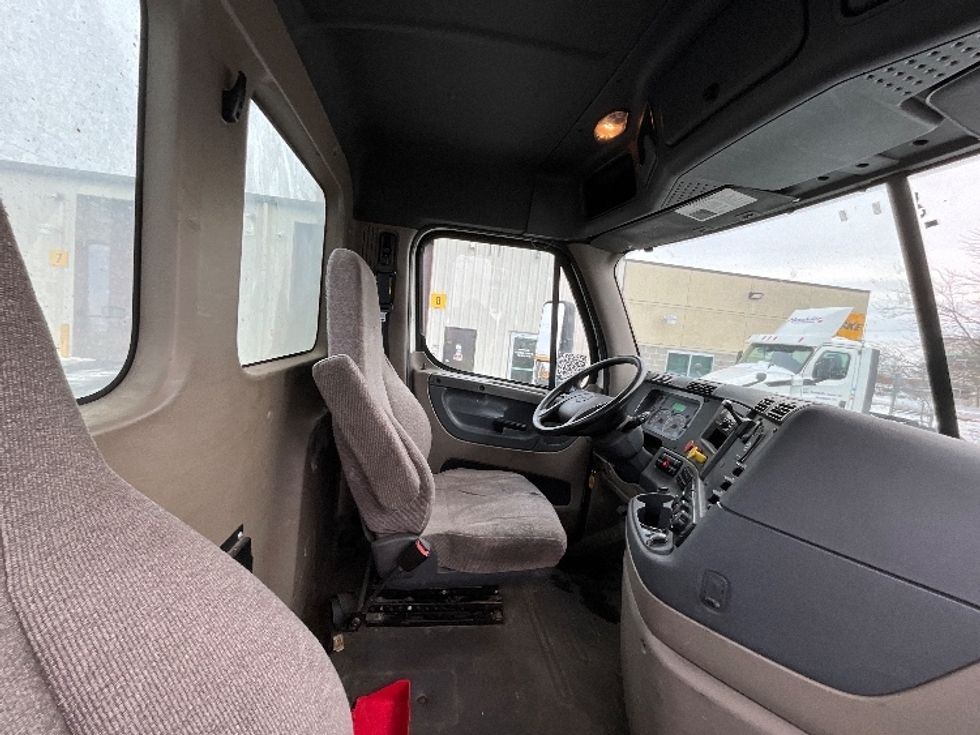 Day Cab Tractor-Heavy Duty Tractors-Freightliner-2019-Cascadia 12564ST-Capitol Heights-MD-273,328\n\t\tmiles-$ 41,750 - Image 14