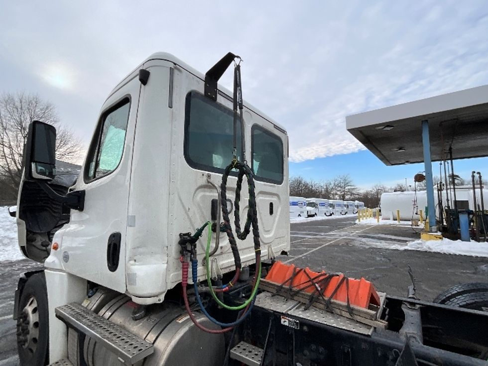 Day Cab Tractor-Heavy Duty Tractors-Freightliner-2019-Cascadia 12564ST-Capitol Heights-MD-273,328\n\t\tmiles-$ 41,750 - Image 17