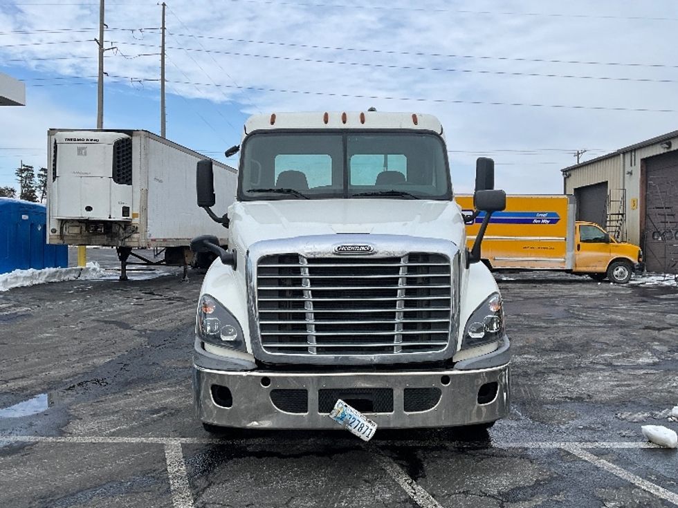 Day Cab Tractor-Heavy Duty Tractors-Freightliner-2019-Cascadia 12564ST-Capitol Heights-MD-273,328\n\t\tmiles-$ 41,750 - Image 2