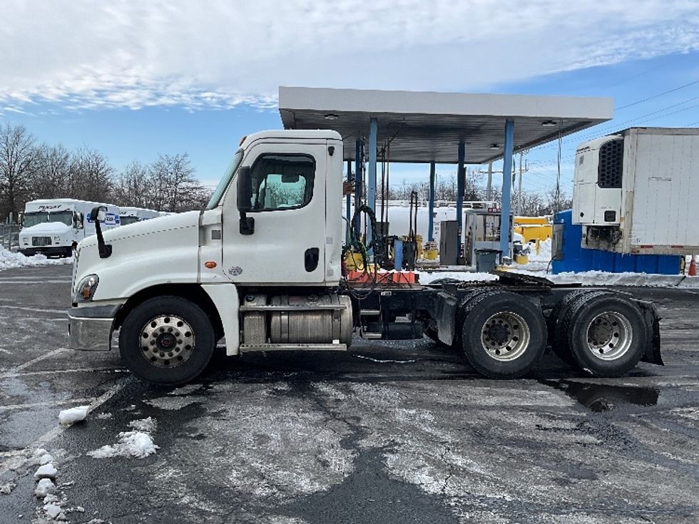 Day Cab Tractor-Heavy Duty Tractors-Freightliner-2019-Cascadia 12564ST-Capitol Heights-MD-273,328\n\t\tmiles-$ 41,750 - Image 4