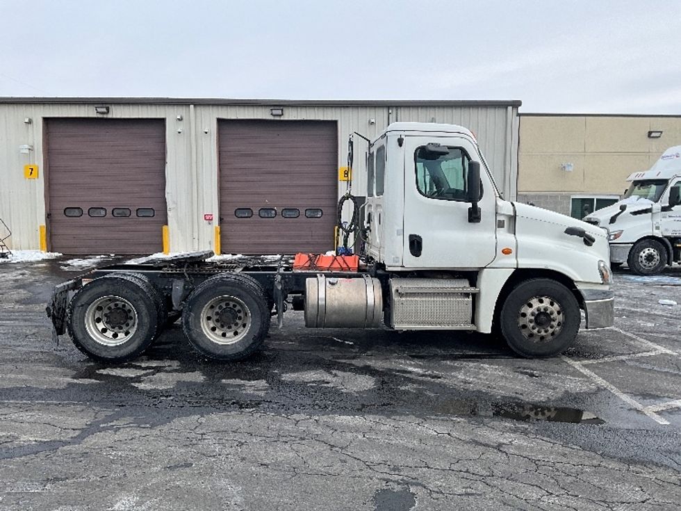 Day Cab Tractor-Heavy Duty Tractors-Freightliner-2019-Cascadia 12564ST-Capitol Heights-MD-273,328\n\t\tmiles-$ 41,750 - Image 8