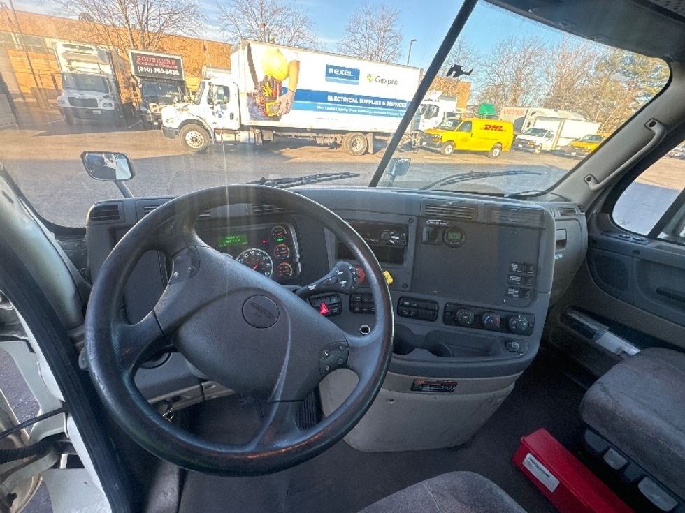 Day Cab Tractor-Heavy Duty Tractors-Freightliner-2019-Cascadia 12564ST-Capitol Heights-MD-274,219\n\t\tmiles-$ 42,750 - Image 10